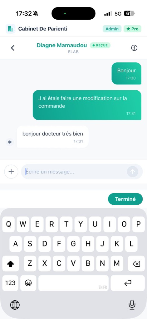 Une conversation par commande.